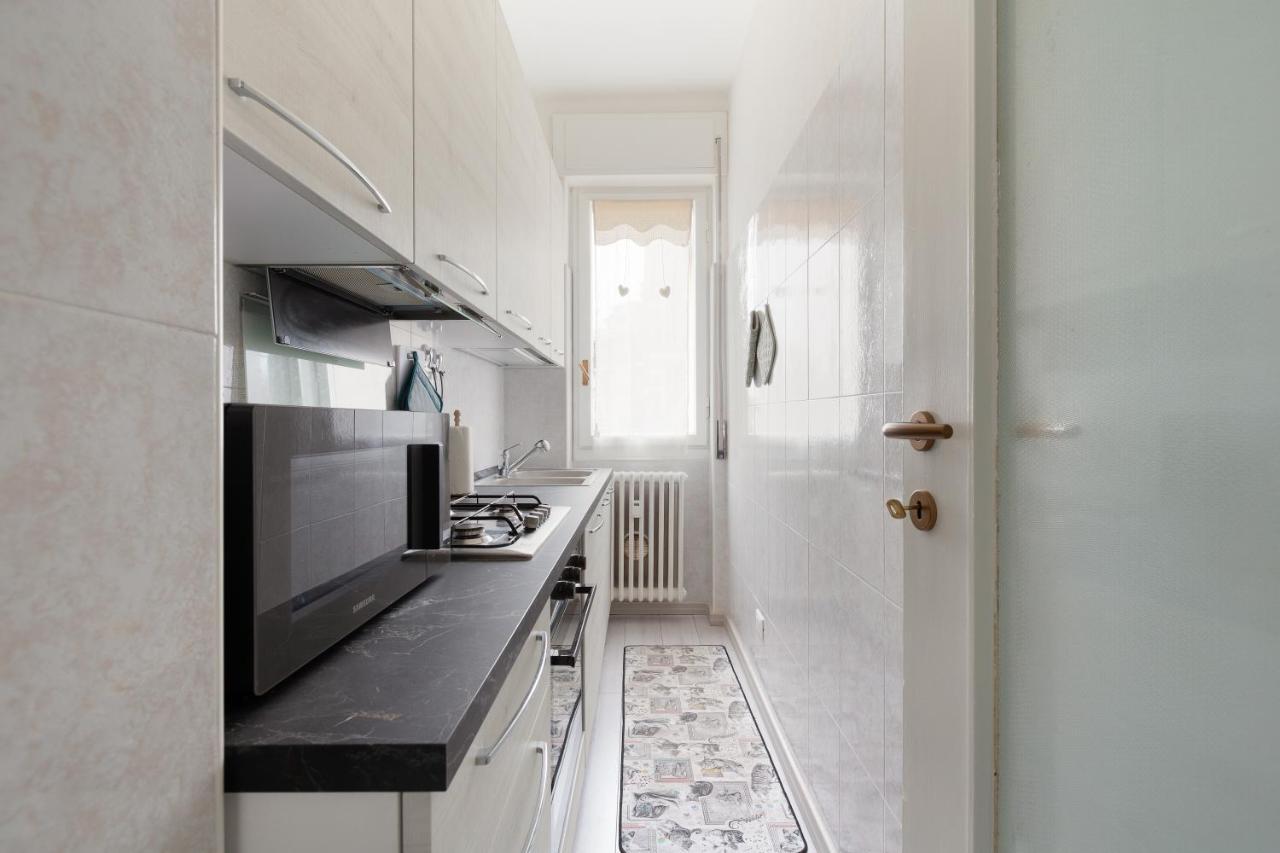 Apartment With Balcony -Bisceglie Red Line Subway Mailand Exterior foto